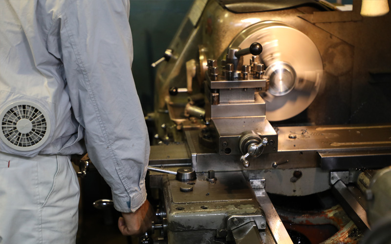 専用工作機械、スピンドルをはじめとする高精密ユニットを製造する、志賀機械工業では機械工（マシンオペレーター）を募集しています。